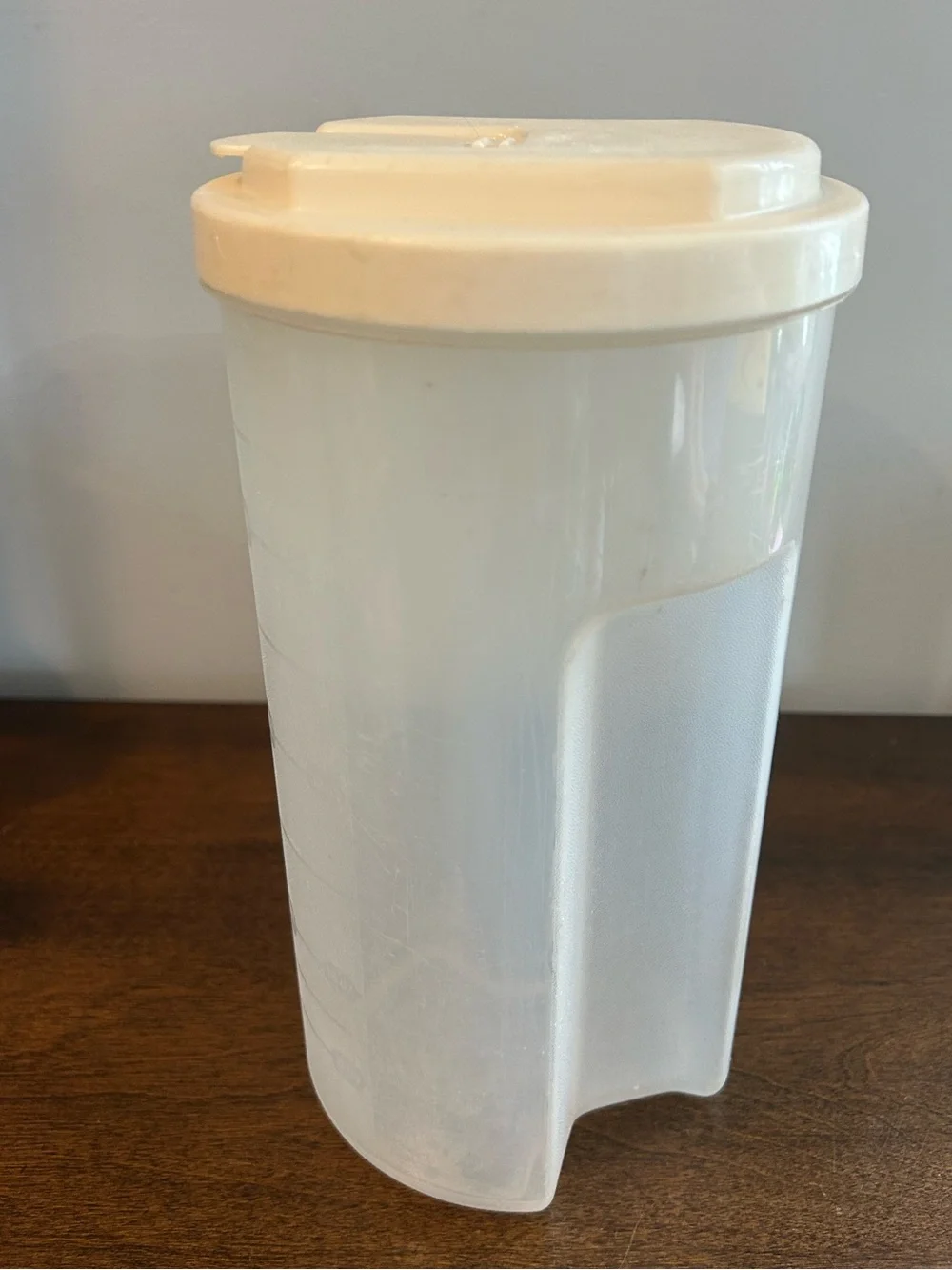 Vintage Rubbermaid 2 Qt Ez Grip Servin Saver Juice Drink Bottle Pitcher Lid Read